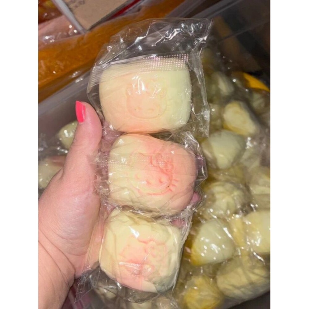3 Pack Pink/Cream Hello Kitty Slow Rise Stick Buns